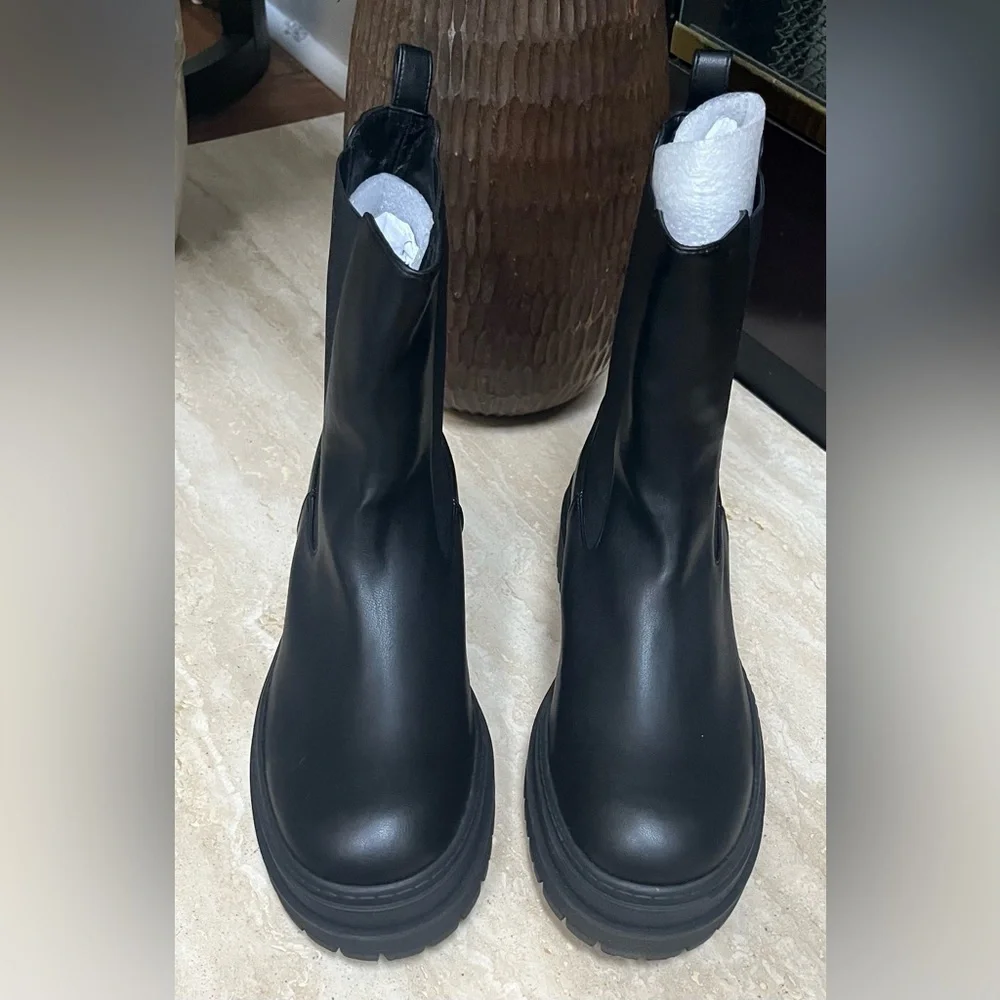 NWT Good American Women’s Chelsea Leather Boot
